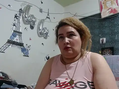 Perla1981--'s Live XXX Chat