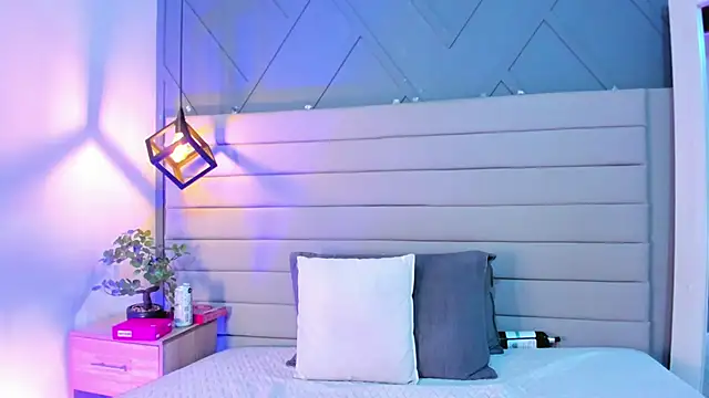 Maya_curvy élő XXX-chatje