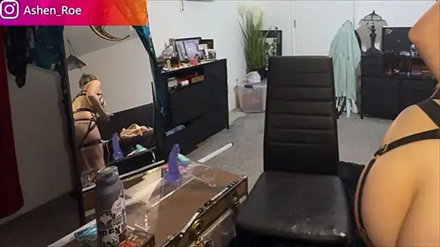 Chat +18 de AshenRoe ao vivo