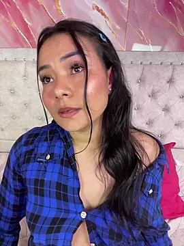 Rousse_blue's Live XXX Chat