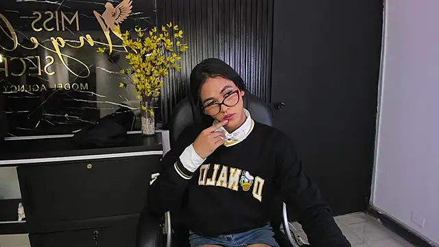 Miss_KhalifaDoll's Webcam Show