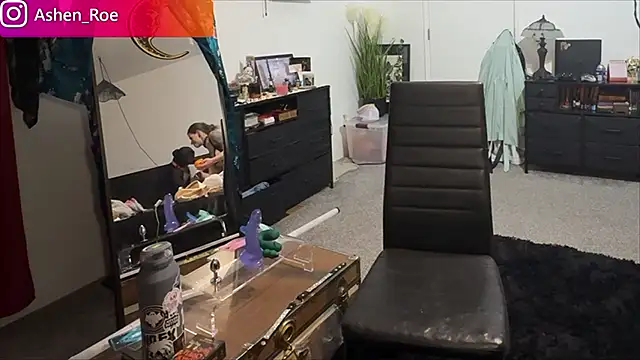 AshenRoe's Live XXX Chat