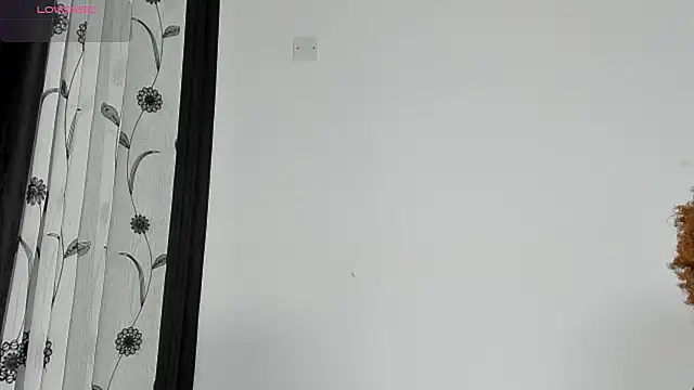 XXX chat uživo modela CREAMY_BUBBLEGUM