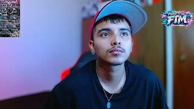 Hgp3riodictabl3 élő XXX-chatje