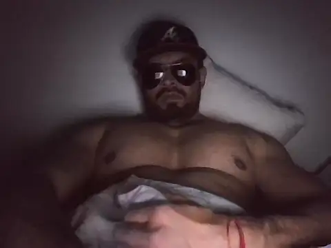 marcus002001 Show in webcam