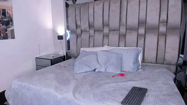 Show modela REINA_ADAHARA na web-kameri