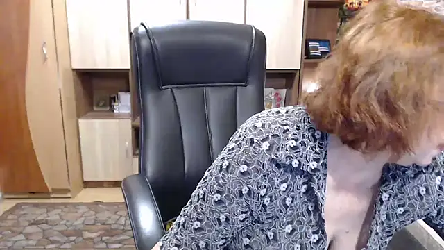 EvelyneFlirtyMilf live XXX chat