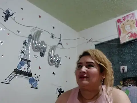 Perla1981-- Live XXX-Chat