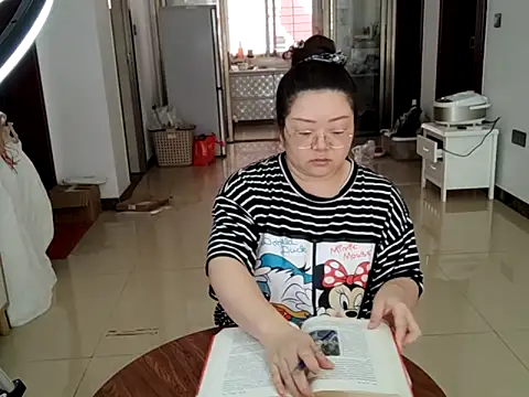 Pokazy przed kamerką – AngelwithEcup