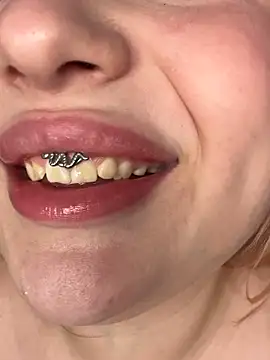 KellyMoors: онлайн-секс-чат