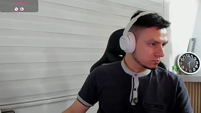 XXX chat uživo modela Rick_Adams