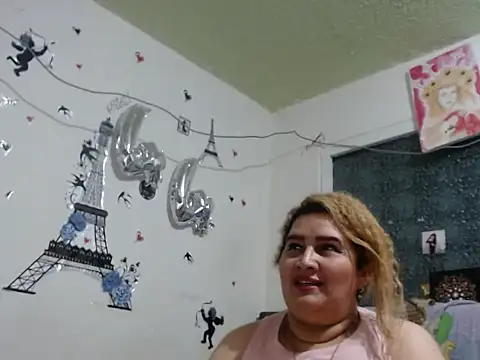 Perla1981-- Live XXX-Chat