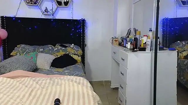 Chat XXX ao vivo de charlotte_077