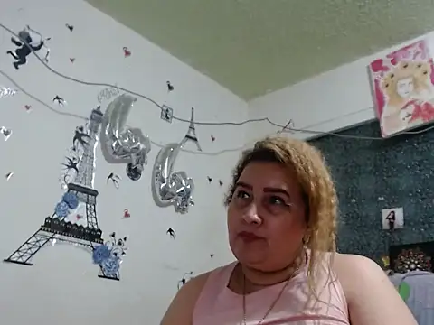 Perla1981--'s Live XXX Chat