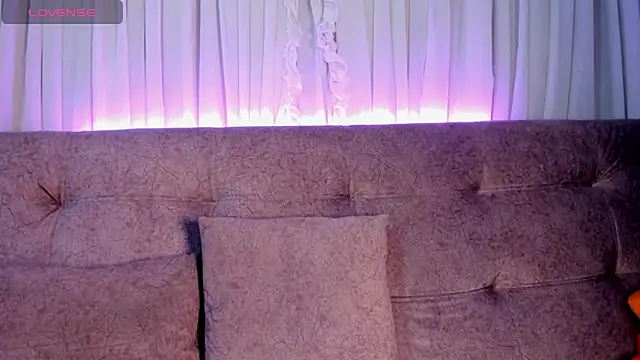 violet_77711's Live XXX Chat