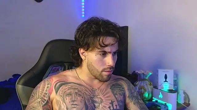 Ades_Lowe Adlı Modelin Canlı XXX Sohbeti