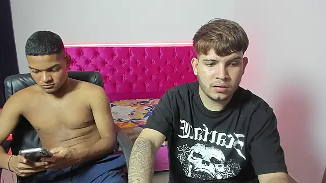 isaac_master77 Adlı Modelin Canlı XXX Sohbeti