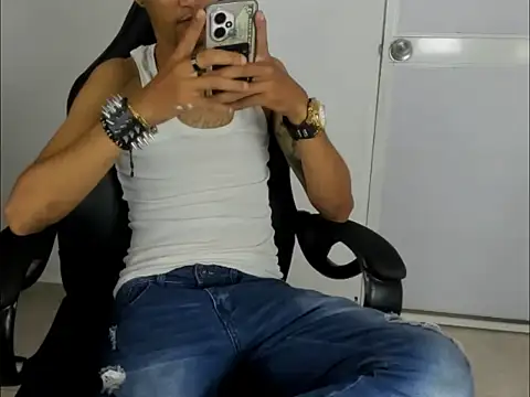 badboy_master Show in webcam