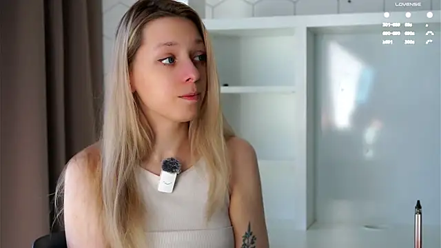 XXX chat uživo modela LeeryWonder