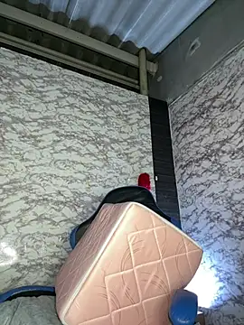 Chatroom XXX en direct de AlisSon__hot