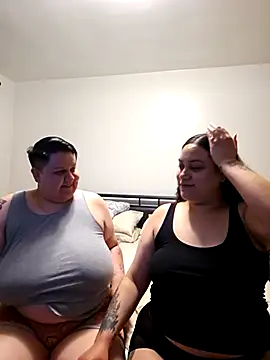 Онлайн чат XXX honeeyyy_pot