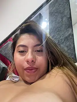 Emiily_joee_ Show in webcam