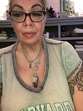 Chat +18 de dieseldame1313 ao vivo