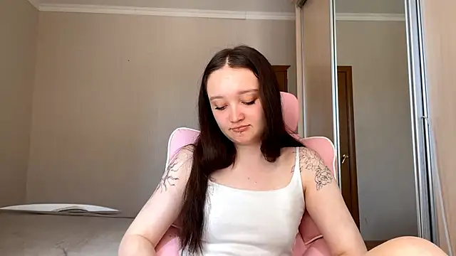 TrulaPhay Adlı Modelin Canlı XXX Sohbeti