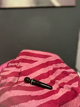 SEXaddictCANDY10 Adlı Modelin Canlı XXX Sohbeti