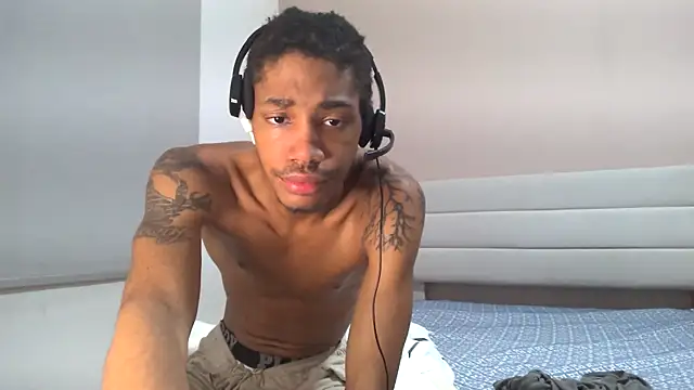 BlackBullTitus 在線直播表演