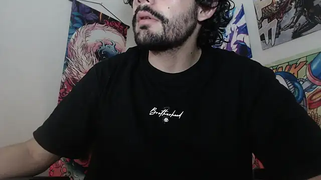 LuciferSantoryu: διαδικτυακό σόου στην κάμερα