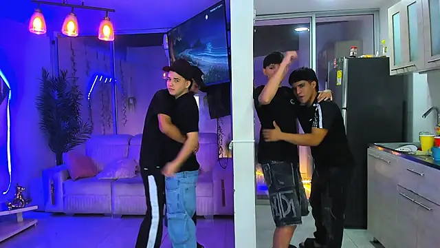 Houseofwarrios Show in webcam