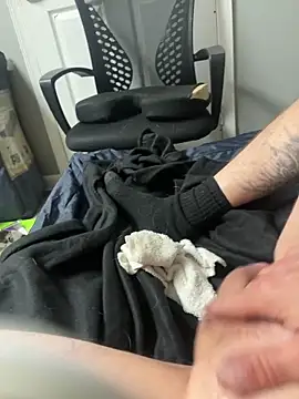 THE-CHAMPLOVENIPPLES73's Webcam Show