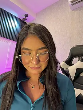 Pokazy przed kamerką – jenn_fit