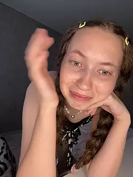 Holy_Poly's Live XXX Chat