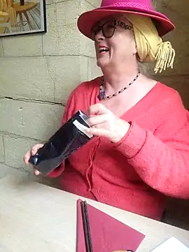 دردشة Hot-Muci الجنسية المباشرة