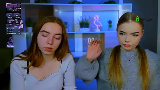 maddy_moah: διαδικτυακό σόου στην κάμερα