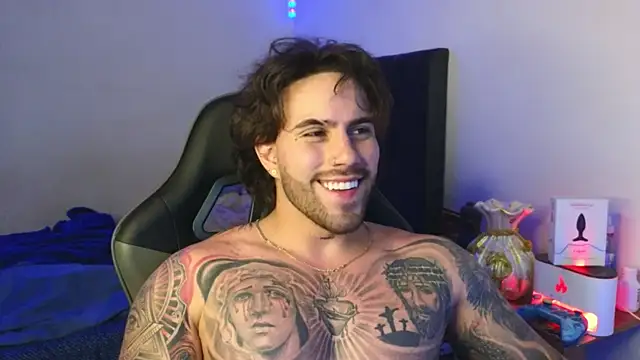 Ades_Lowe Webcam-Show