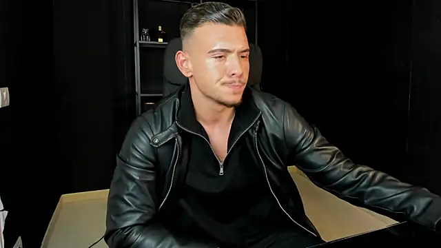 دردشة ElijahThorne الجنسية المباشرة