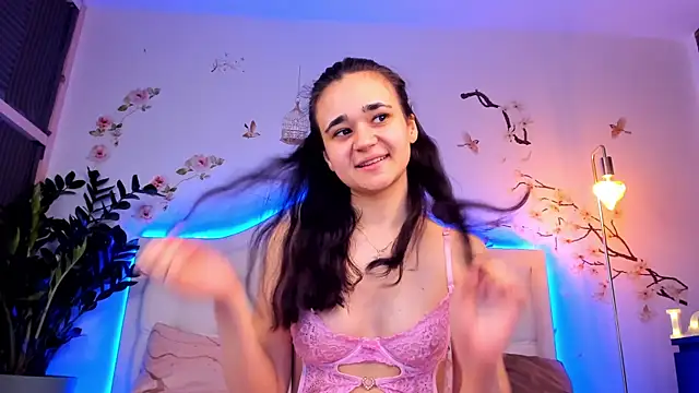 TinyBlair: онлайн-секс-чат