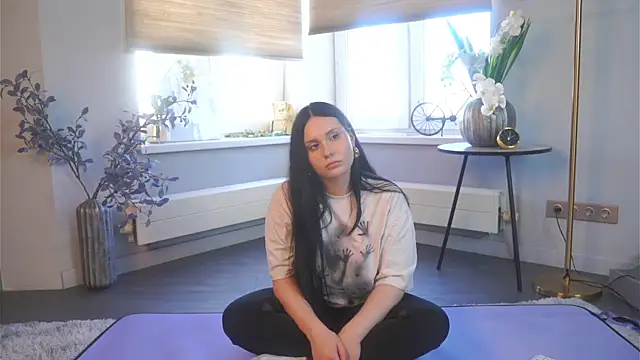 Show modela DeloresSaberi na web-kameri