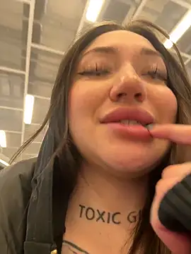 SaintSquirt's Live XXX Chat