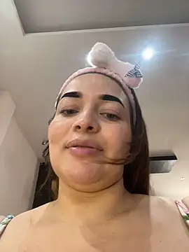 sarahreyess_11 Adlı Modelin Canlı XXX Sohbeti