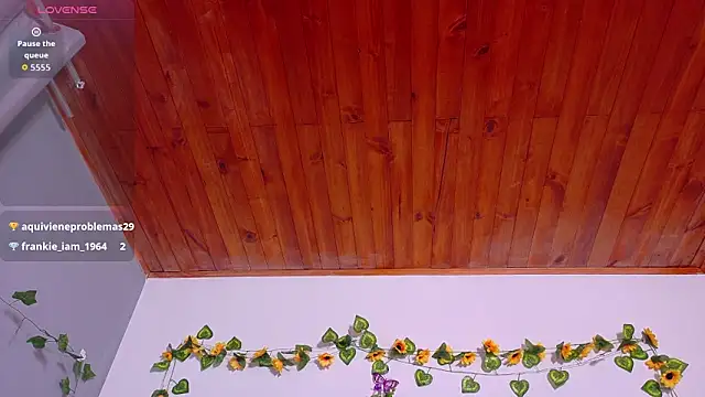 emiily_curlyのライブXXXチャット