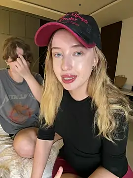 Nura_n_Sarah Webcam Show