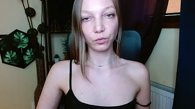 EmillyPlayのライブXXXチャット