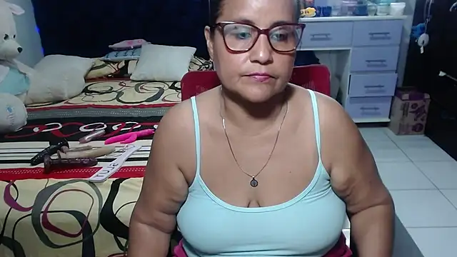 pervert_mommy_'s Webcam Show