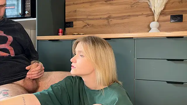 Adelovenick Live XXX-Chat