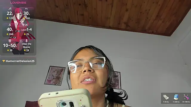 luna_velveth élő XXX-chatje