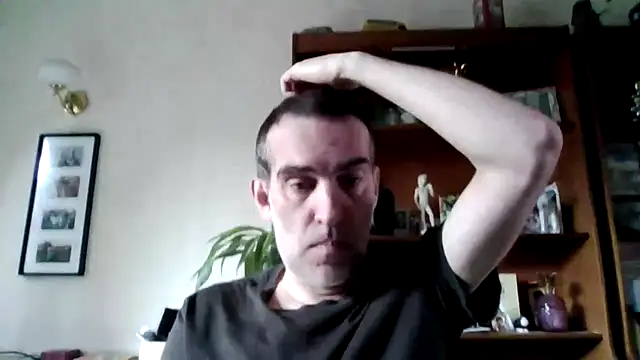 joegalea: διαδικτυακό σόου στην κάμερα